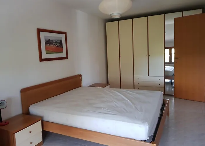 Apartment With Terrace & Free Parking - 3 Minutes From Beach